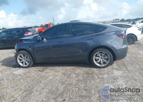 2023 Tesla Model Y z USA, uszkodzony, nr VIN 7SAYGAEE1PF968969